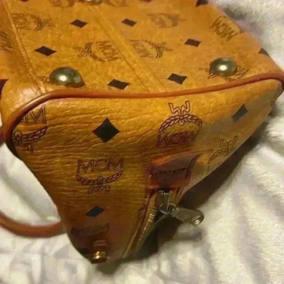 MCM Boston - Picture 6 of 8